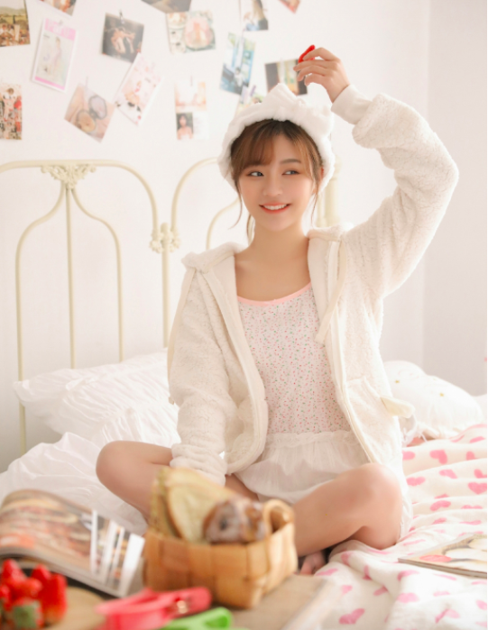 95后甜美清新美女居家服照写真图片 6